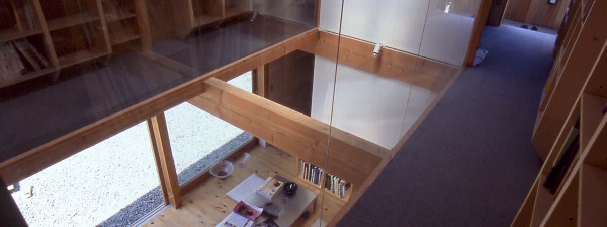 2階から吹抜を見下ろす